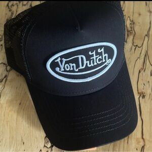 NWT Von Dutch Black and White Classic Trucker 51 - Adjustable- SnapBack